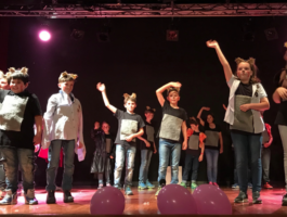 La scuola primaria di Morgex porta sul palco L\'invasione degli orsi in Sicilia