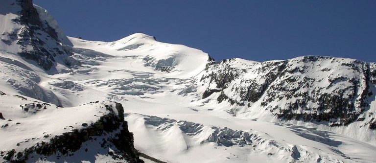 Alpinista canadese si lussa una spalla sul Laveciau