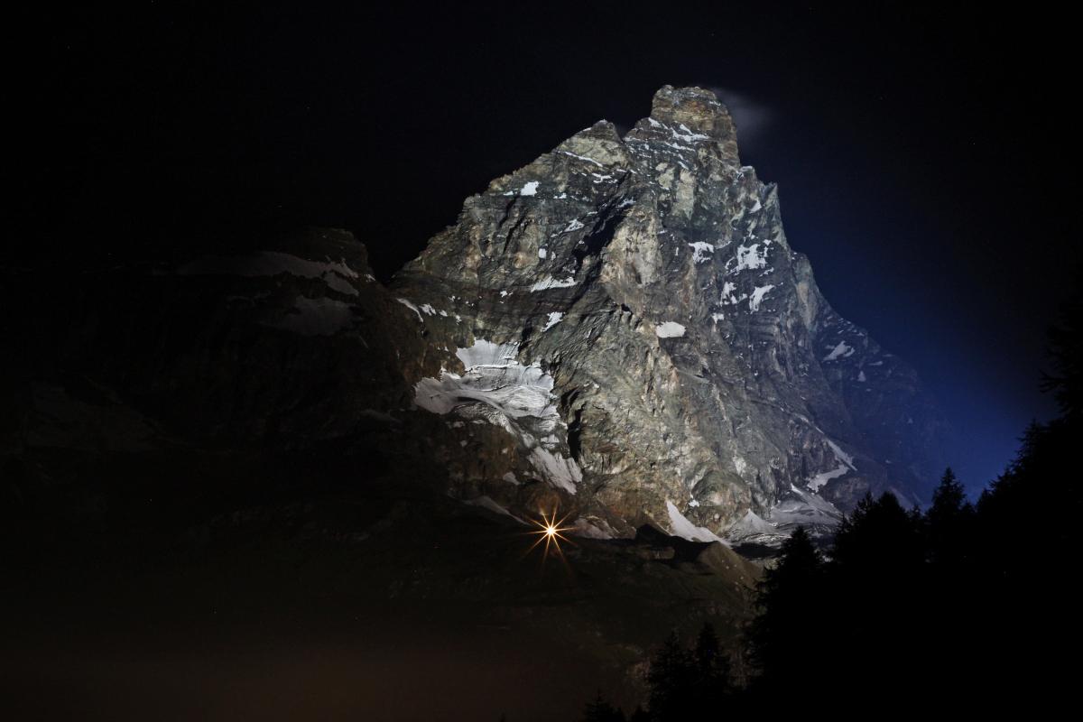Troppo stanchi: alpinisti chiedono l’elicottero