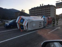 Ambulanza e auto si scontrano a St-Christophe