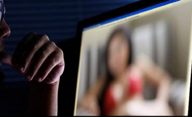 Autoerotismo e webcam: sale il prezzo del ricatto