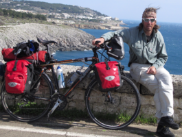 Da Pechino a Courmayeur, Matteo Pellin racconta il suo viaggio su due ruote