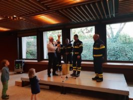 I pompieri di Pont-St-Martin al saluto del comandante dei pompieri di Morges