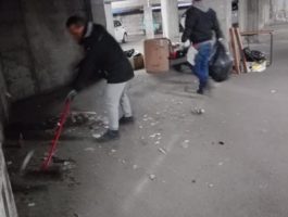 Casapound pulisce il parcheggio del Grattacielo