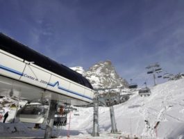 30 sciatori bloccati in seggiovia a Breuil-Cervinia