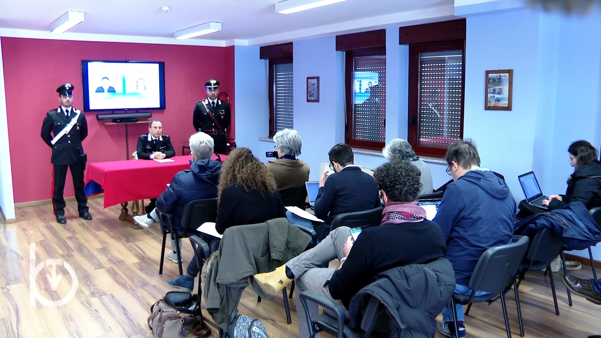Carabinieri negli uffici postali per fare prevenzione
