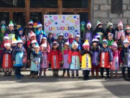 I bimbi della Proment diventano matite colorate per Carnevale