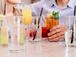 Wine bar di Aosta denunciato per somministrazione di alcolici a minori