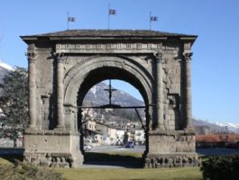 Petizioni Arco d\'Augusto: o pedonalizzazione o ritorno al passato