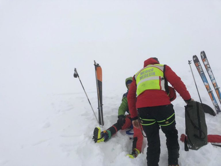Una gamba rotta per lo sci alpinista soccorso al Rifugio Dondena