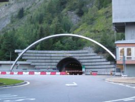 Traforo del Monte Bianco: un guasto sulla rete informatica blocca la circolazione