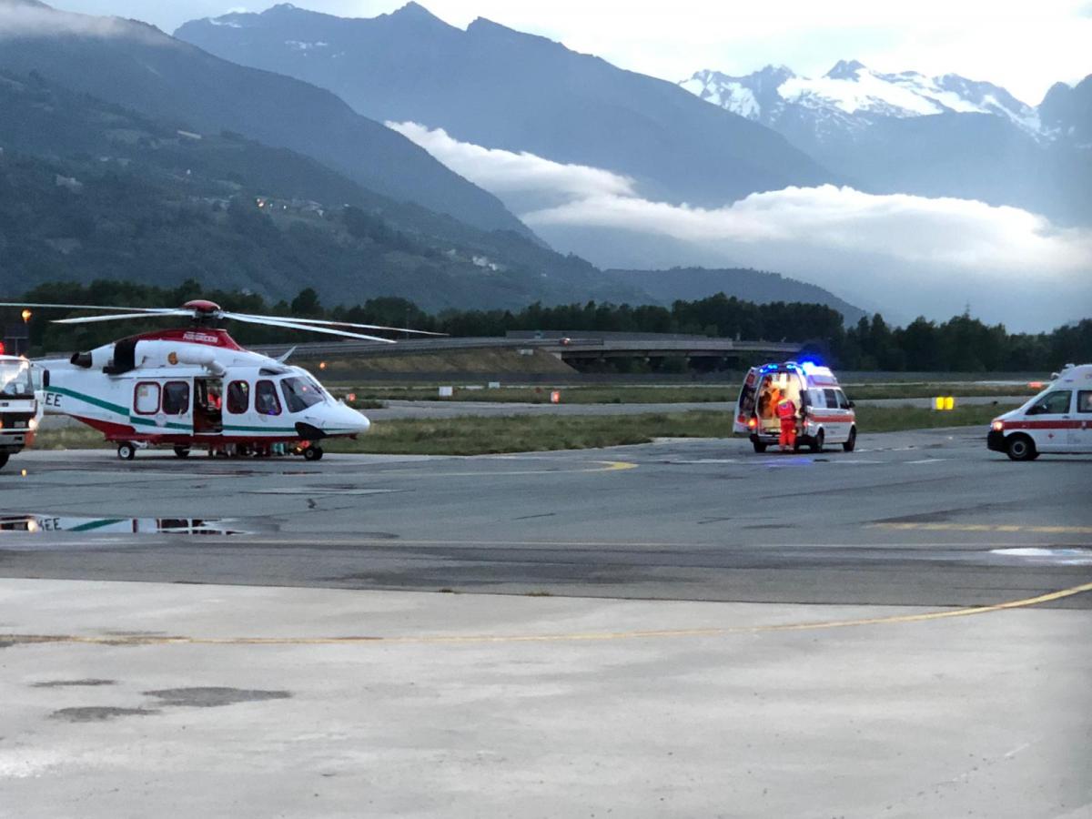 Madre perde la vita in incidente in autostradale, due bimbi feriti