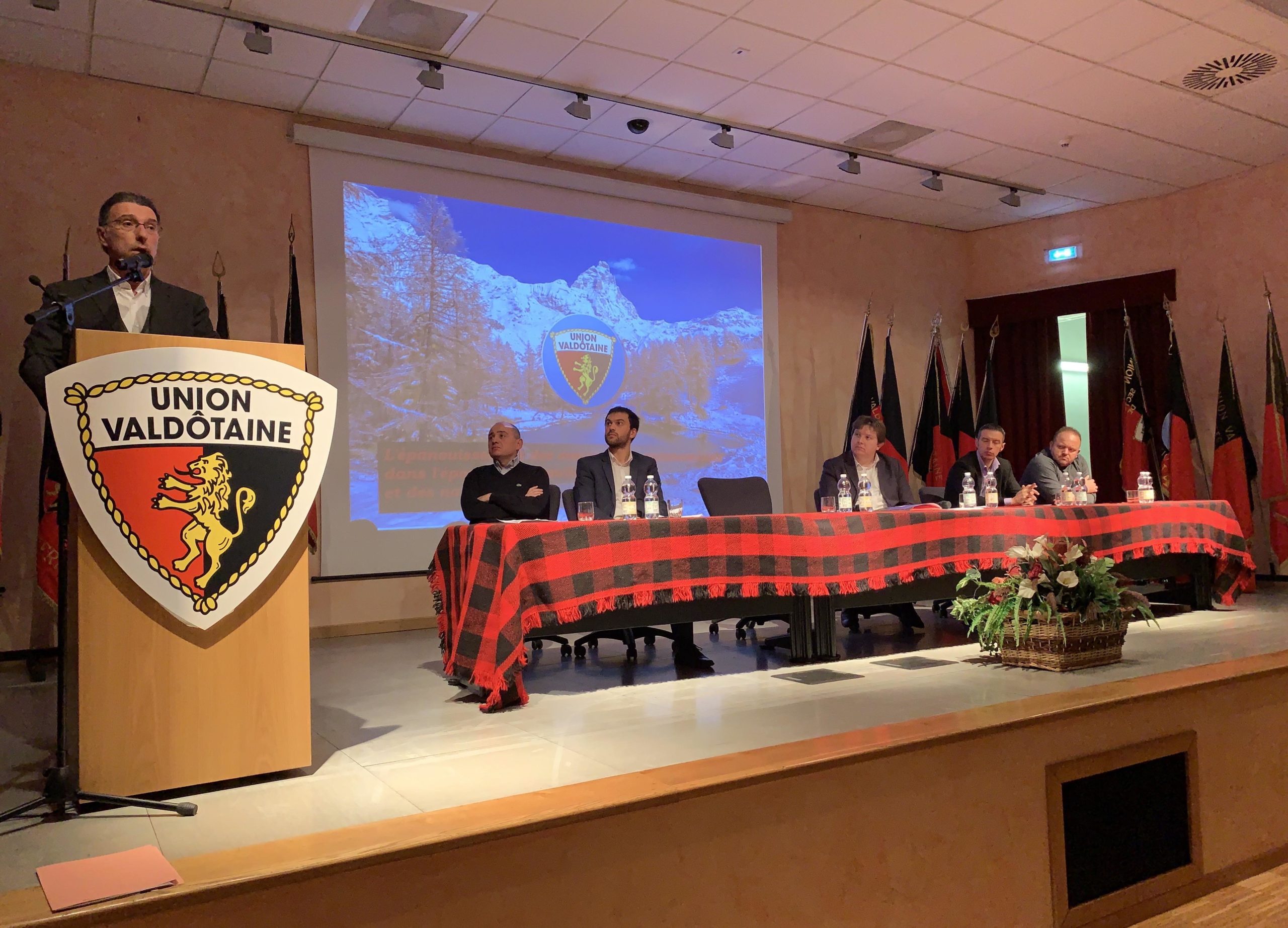 Lanièce al congresso Uv: