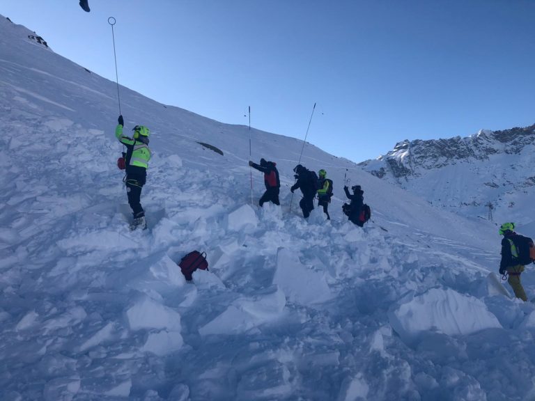Distacco di neve a Cervinia, nessun ferito