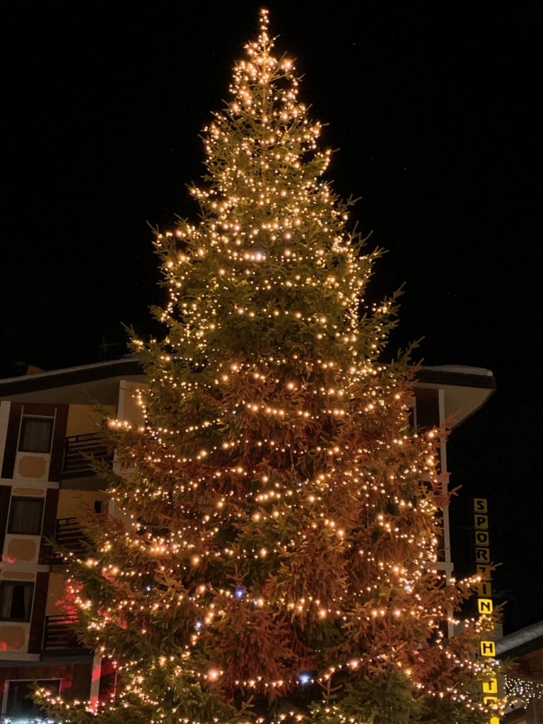 L'accensione dell'albero di Natale a Breuil-Cervinia