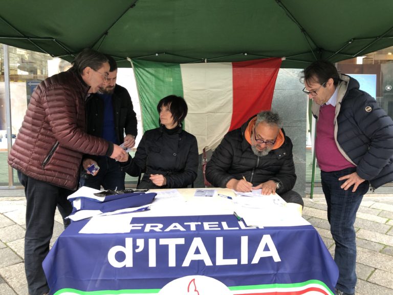 Fratelli d'italia raccoglie firme