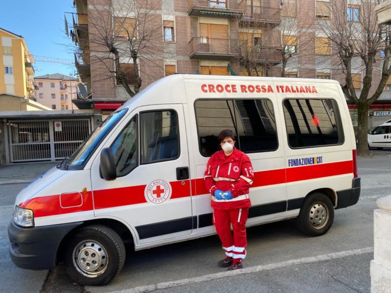 La Croce rossa dona farmaci all'Ospedale
