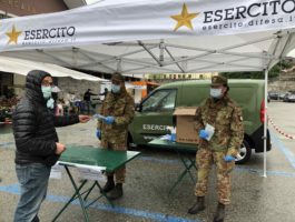 L\'Esercito distribuisce le mascherine in mercati e Uffici postali di Aosta