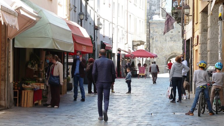 Aosta: nel centro aumentano i ristoranti ma diminuiscono gli alimentari