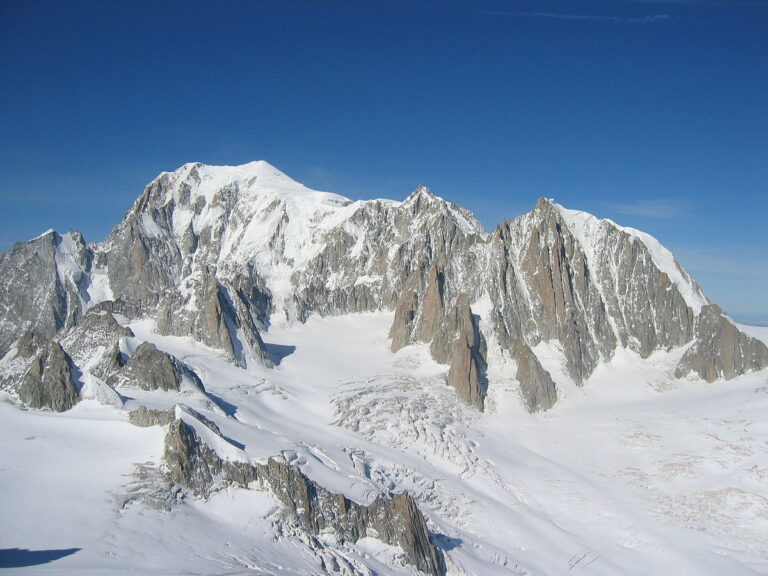 Confine Italia-Francia sul Monte Bianco, si cerca una soluzione