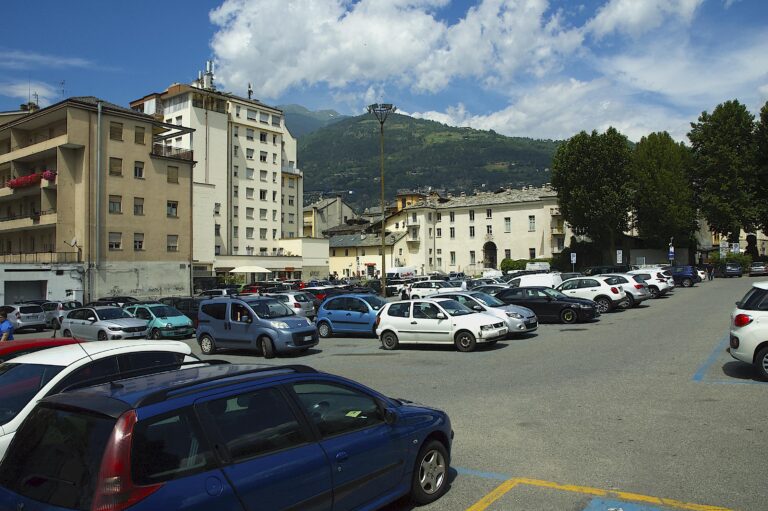 Aosta: zone blu gratis per il personale sanitario e volontario