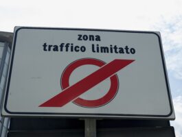 Aosta: prorogata la validità di contrassegni Ztl per residenti