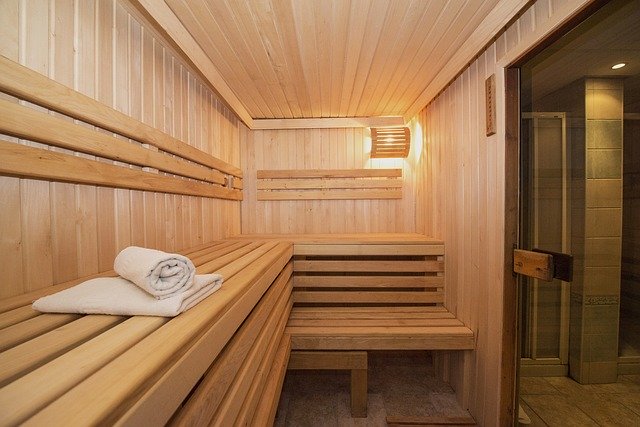 La sauna con caldo a secco può essere fatta