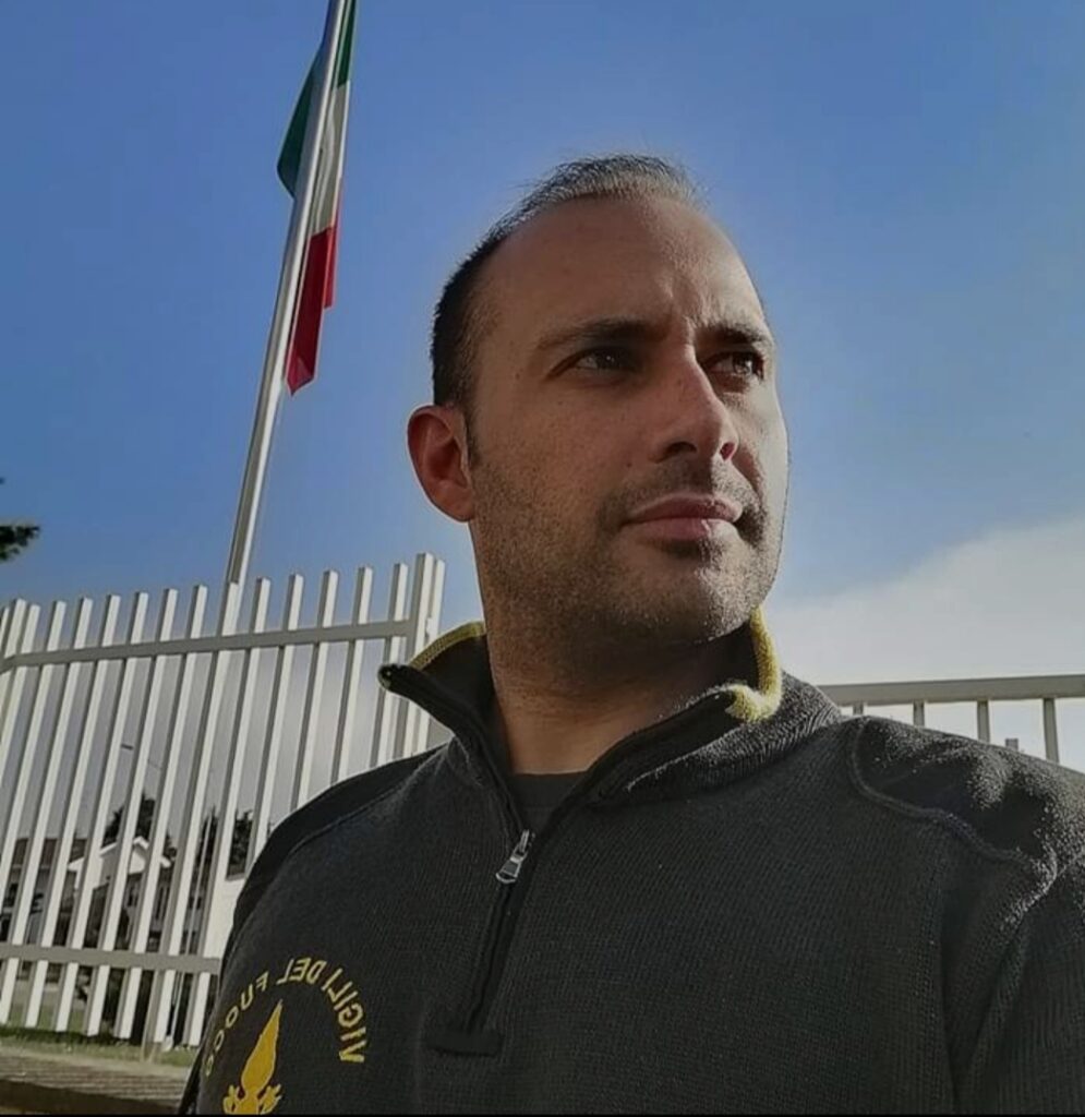 Il Vigile del Fuoco e autore Alessandro Basile