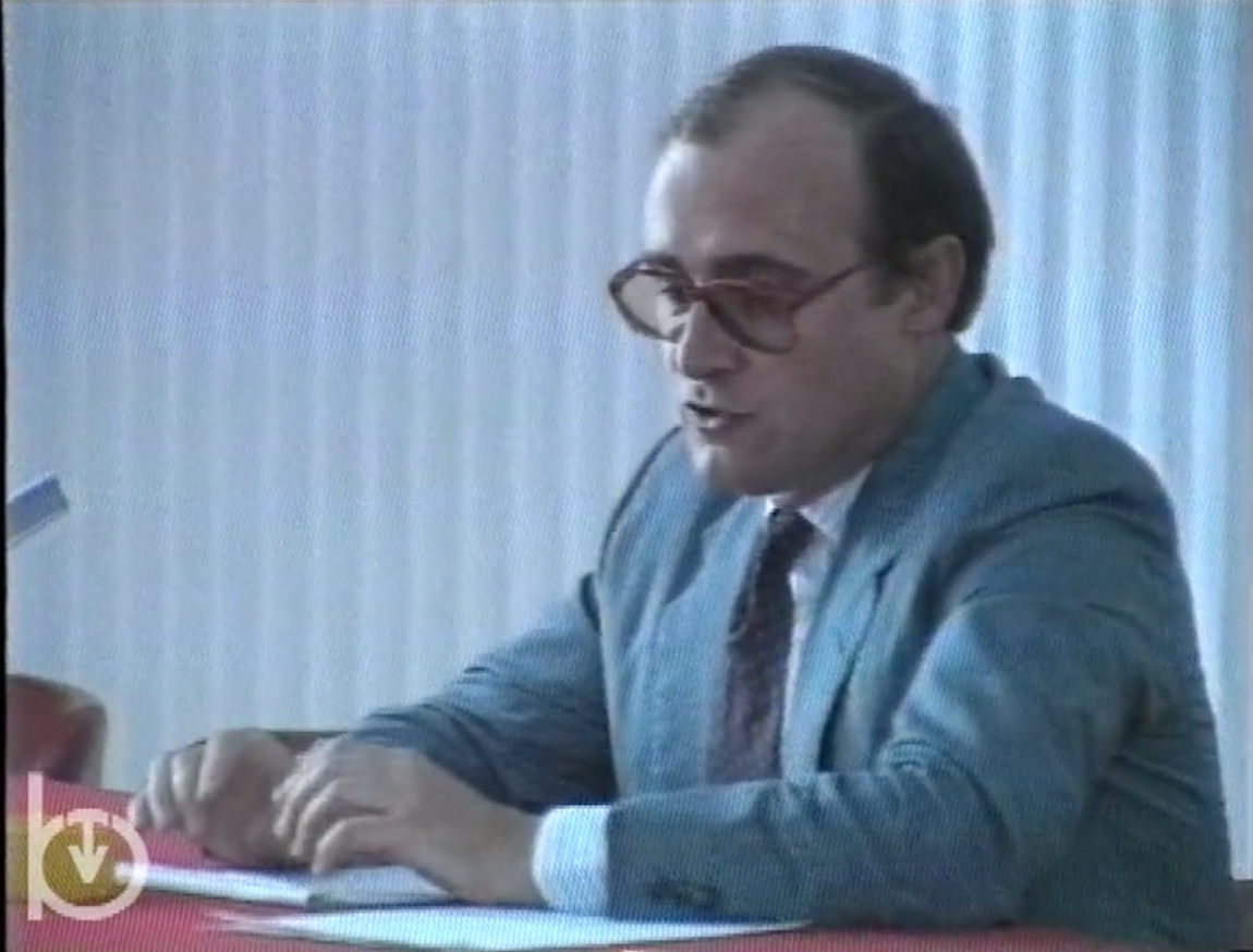 1990 - Firmato l\'accordo con il Politecnico per una scuola universitaria in VdA