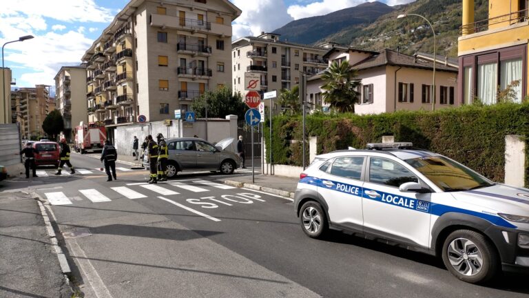 Traffico congestionato in via Monte Solarolo
