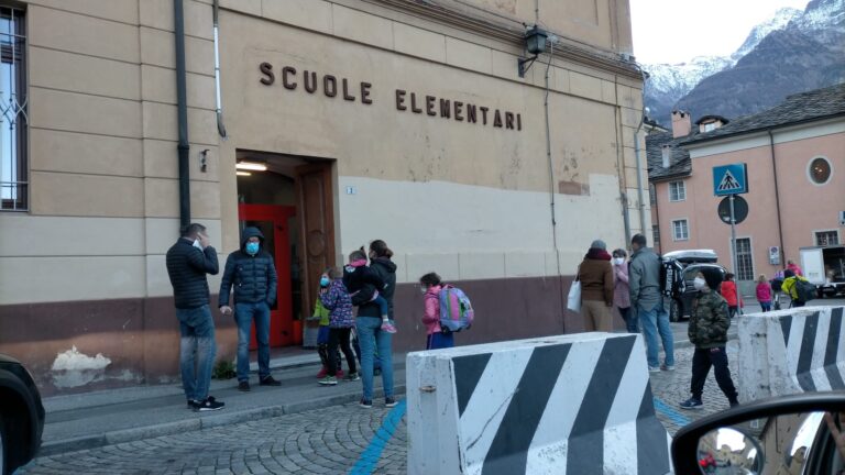 Non riapre la primaria San Francesco ad Aosta, RaVdA presenta esposto