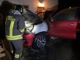 Auto in fiamme a Verrès