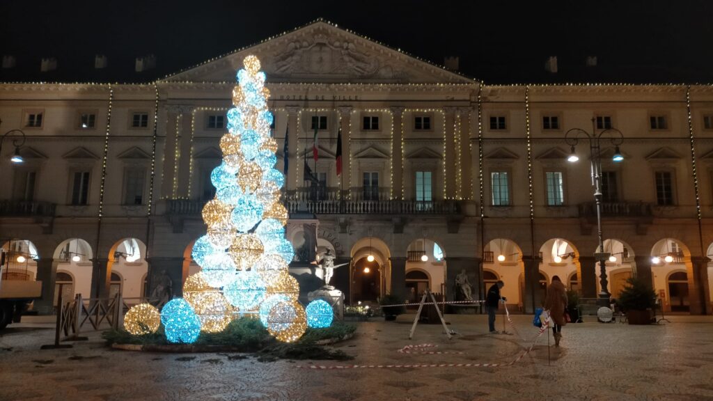 20201127 Albero Piazza Chanoux2