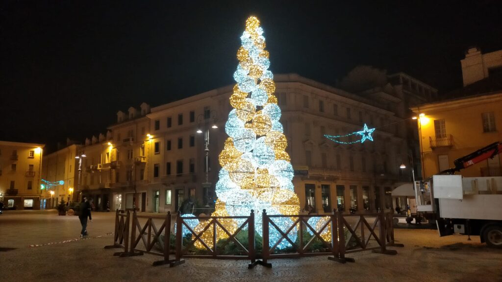 20201127 Albero Piazza Chanoux