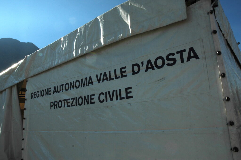 Tendone Drive In Tamponi Protezione Civile Vda