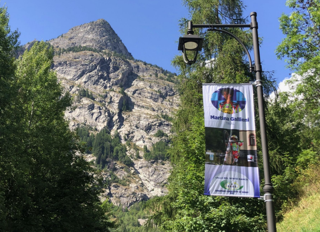 I testimonial sportivi delle Valli del Monte Bianco sventolano in Valdigne