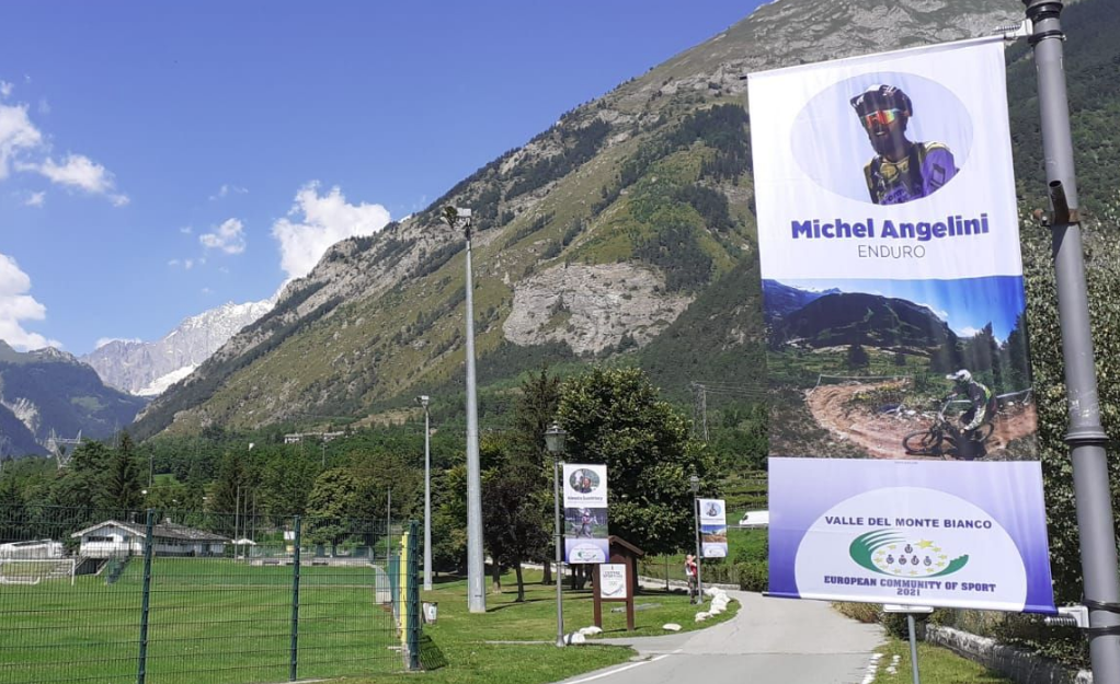 I testimonial sportivi delle Valli del Monte Bianco sventolano in Valdigne