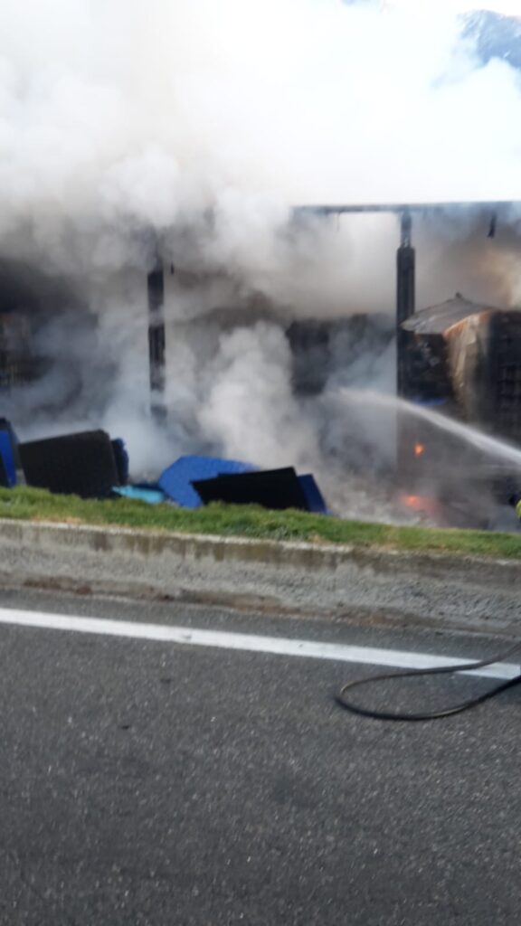 20210116 Incendio Rimorchio3