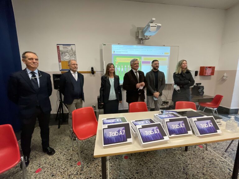 20 tablet donati all'Istituzione San Francesco di Aosta