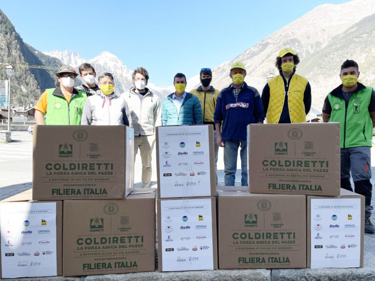 Coldiretti distribuisce 50 pacchi cibo alle famiglie bisognose
