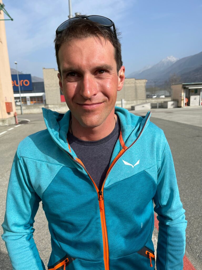 I 5 nuovi tecnici del Soccorso alpino valdostano incontrano Erik Lavevaz
