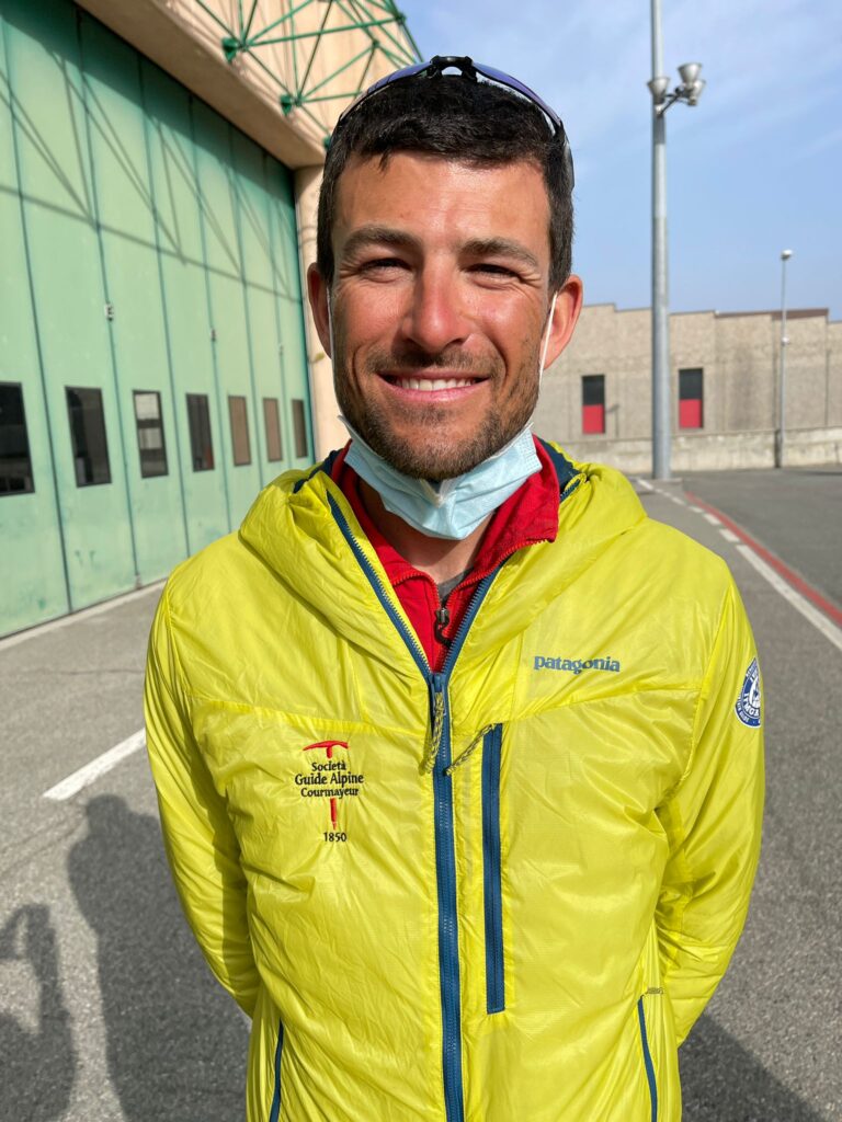 I 5 nuovi tecnici del Soccorso alpino valdostano incontrano Erik Lavevaz