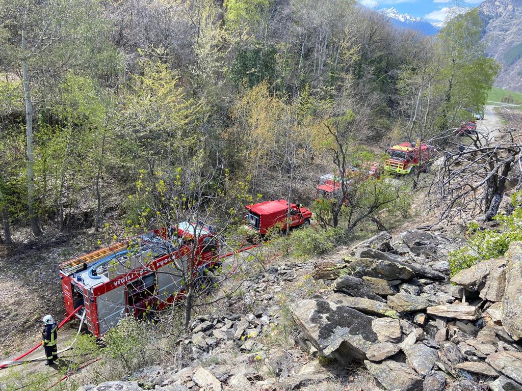 20210417 Incendio Sterpaglie Arvier4