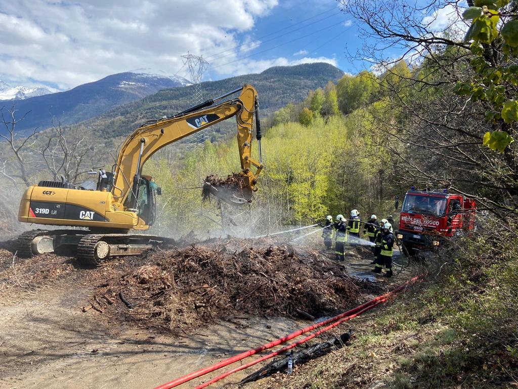 20210417 Incendio Sterpaglie Arvier5