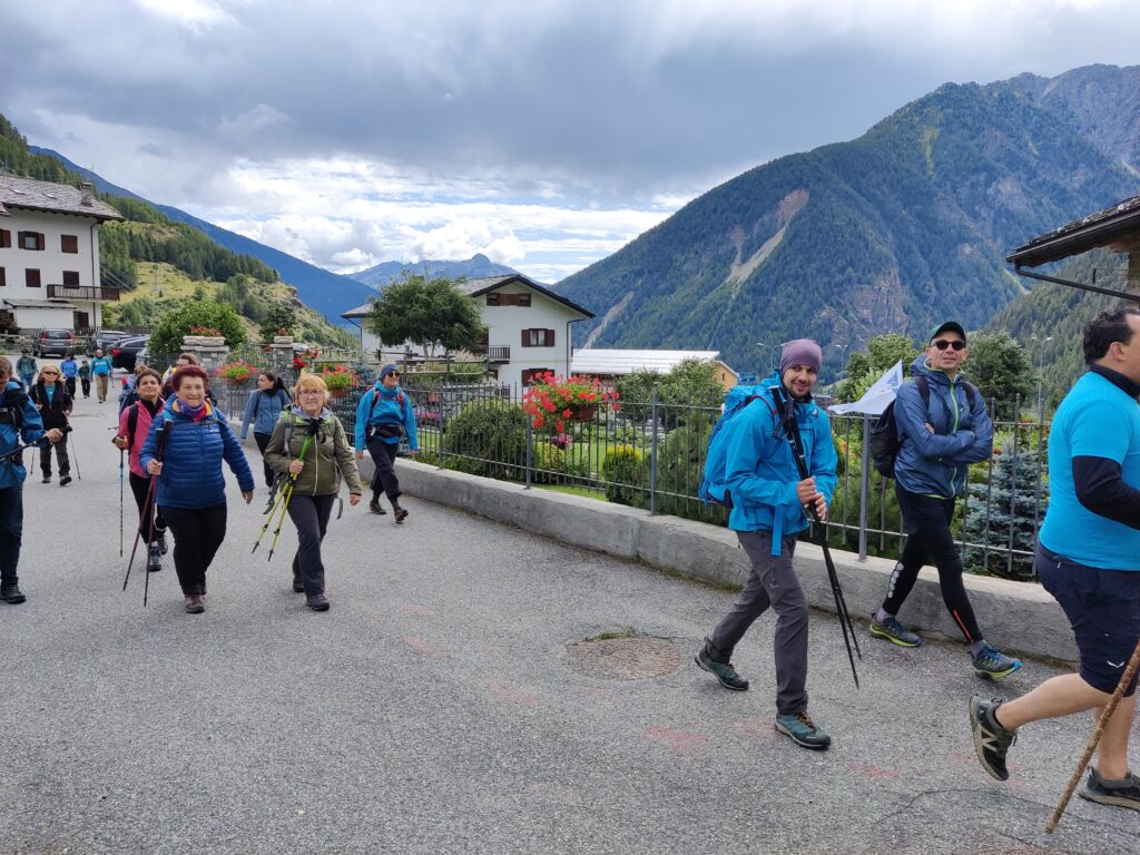 La marcia di 3.200 Km lungo la Via Francigena passa anche in VdA