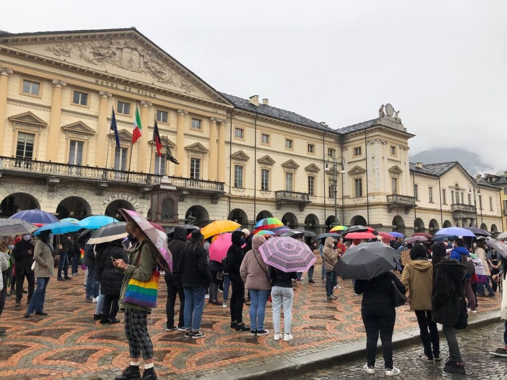 La manifestazione, in piazza Chanoux ad Aosta, di sabato 15 maggio 2021 a sostegno del ddl Zan