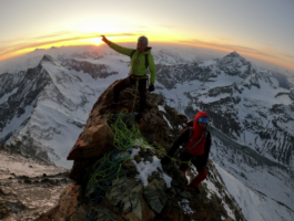 Due alpinisti valdostani ripercorrono la via Bonatti del Cervino