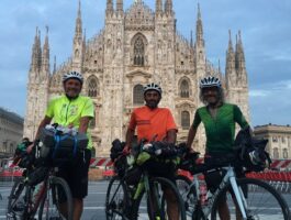 4000 km, 21 capoluoghi italiani, 21 giorni: l\'impresa di tre ciclisti