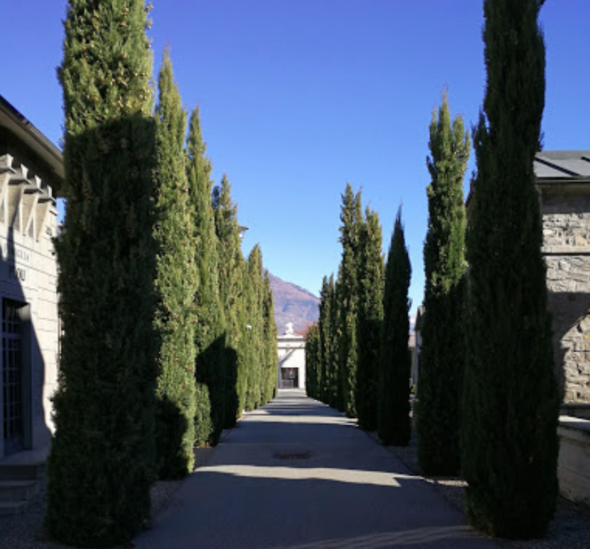 Atti vandalici nel cimitero di Aosta
