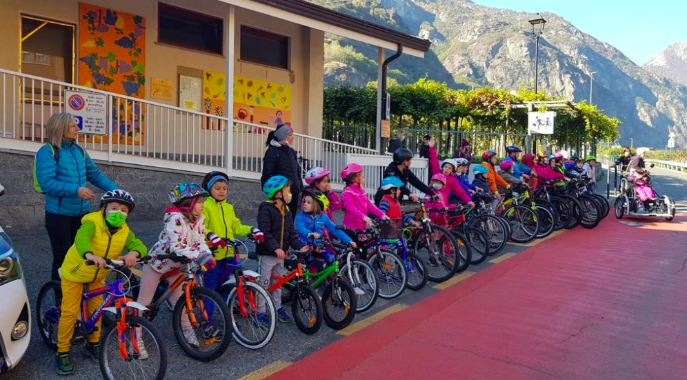 Donnas: biciclettata per la fine del corso di educazione stradale